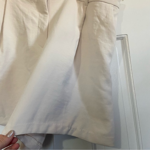 NWT - Abercrombie & Fitch Ultra High Rise Tailored Shorts in Cream - XL - Picture 3 of 8
